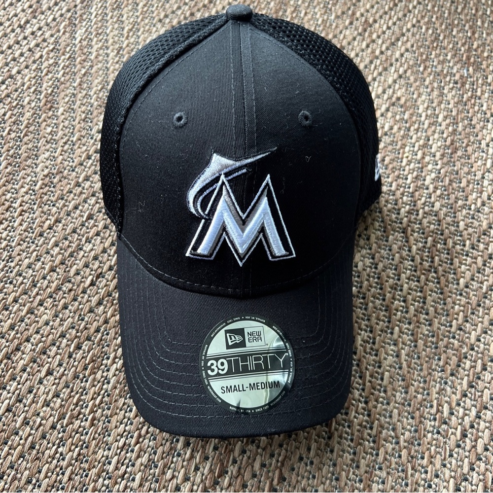 Miami marlins New Era 39Thirty flex fit black/white NWT multiples sizes